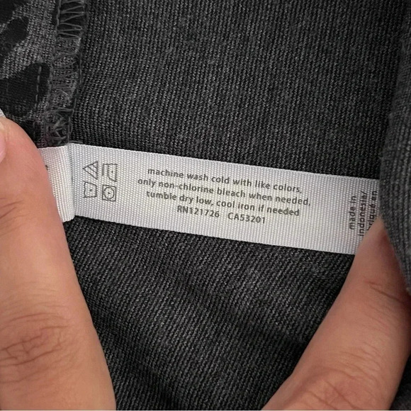 🐆 Girls Grey‎ Cheetah Print Aeropostale Skirt, Comfy, Size Medium. So Cute! - Picture 6 of 8